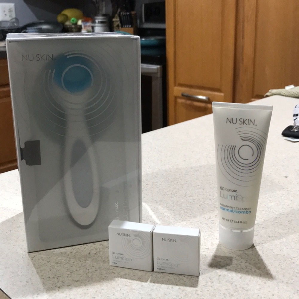 Nu Skin Lumi-Spa plus 2 heads and 2 cleansing gels